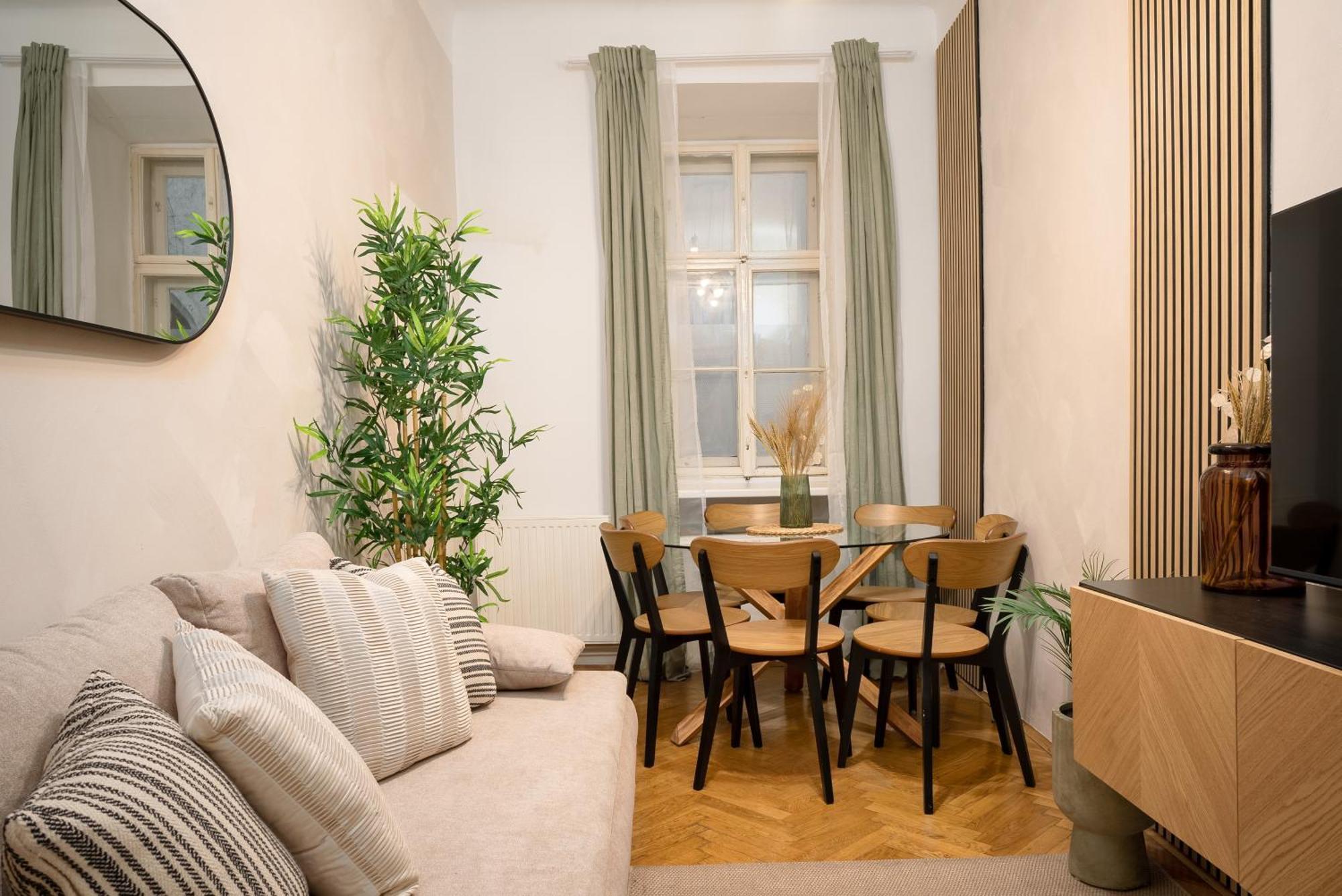 Close To Danube And Wiener Riesenrad Екстер'єр фото